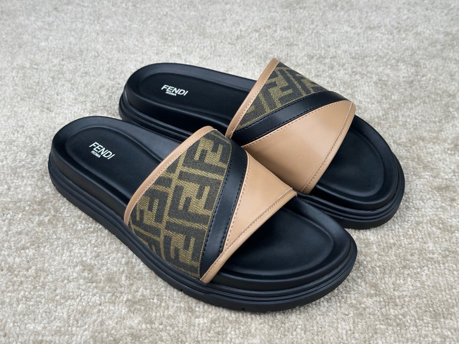 Fendi FF Diagnosal Slides In Brown/Black - Afbeelding 3