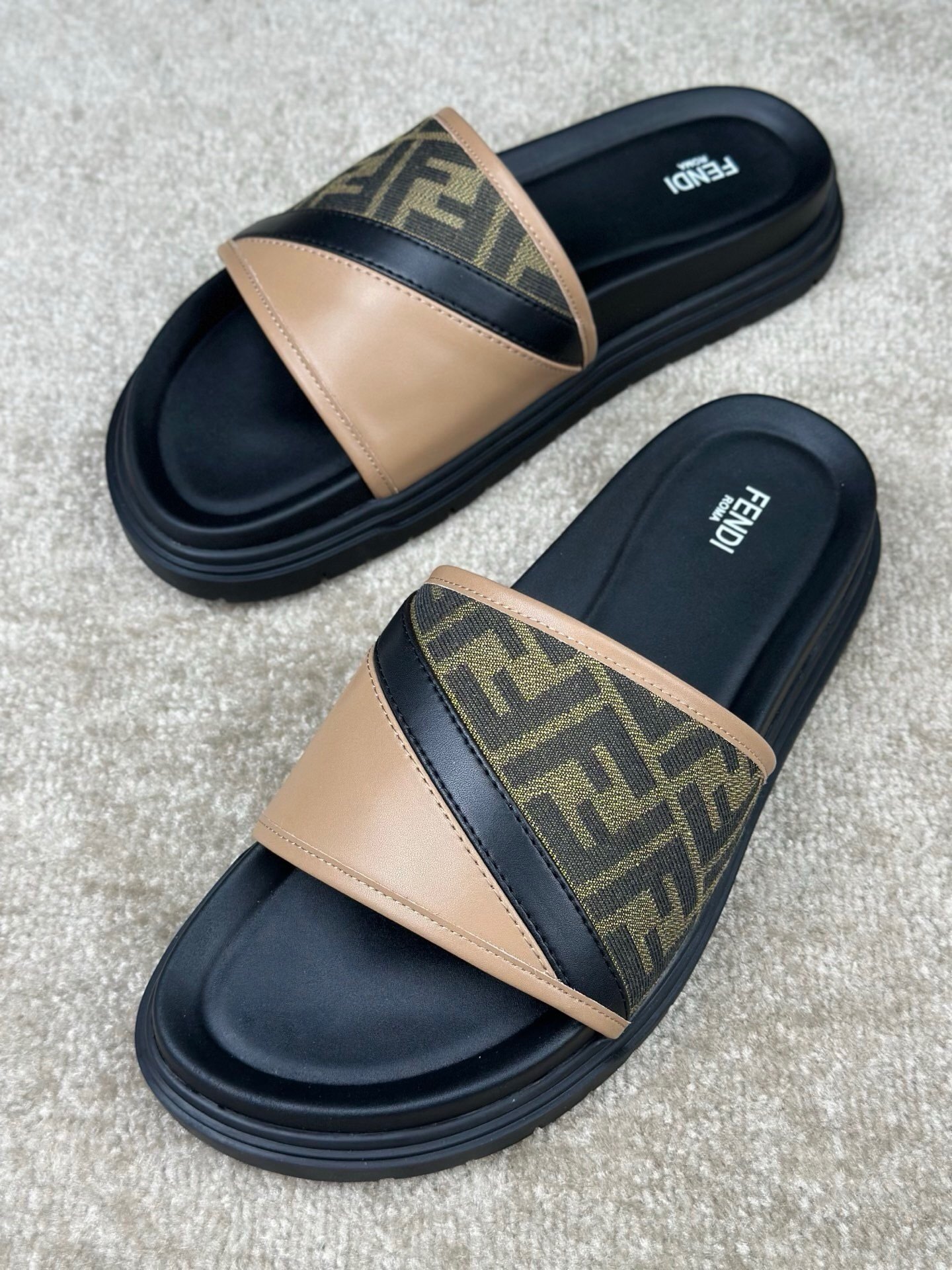Fendi FF Diagnosal Slides In Brown/Black - Afbeelding 5
