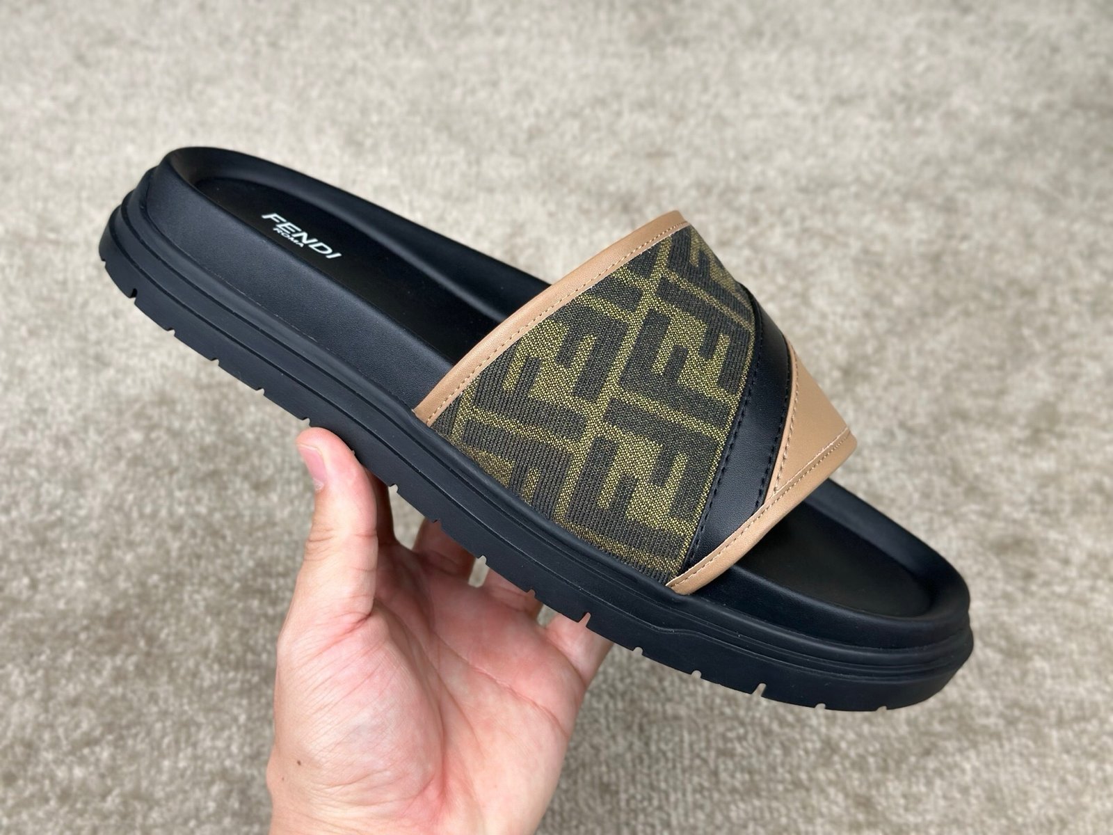 Fendi FF Diagnosal Slides In Brown/Black - Afbeelding 6