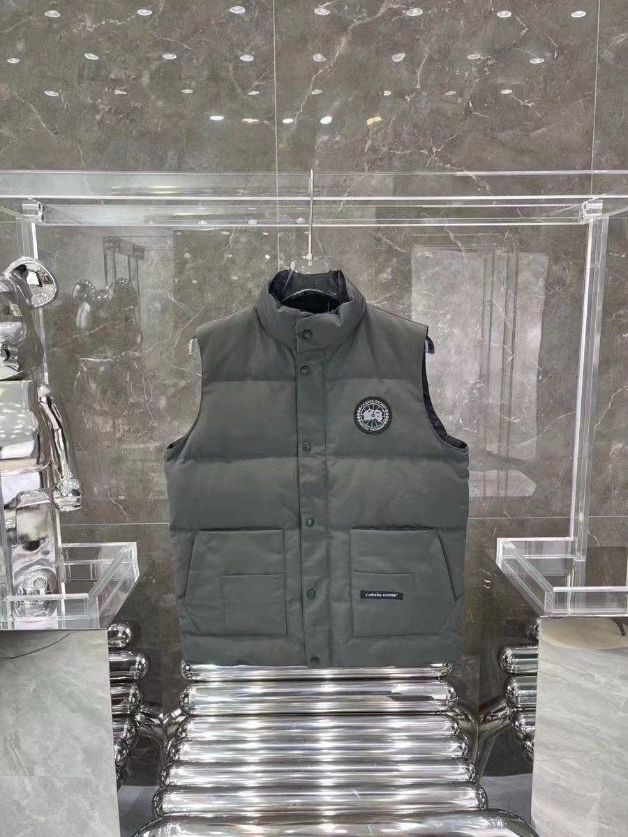 Canada Goose Freestyle Down Bodywarmer In Grey Black Patch - Afbeelding 2