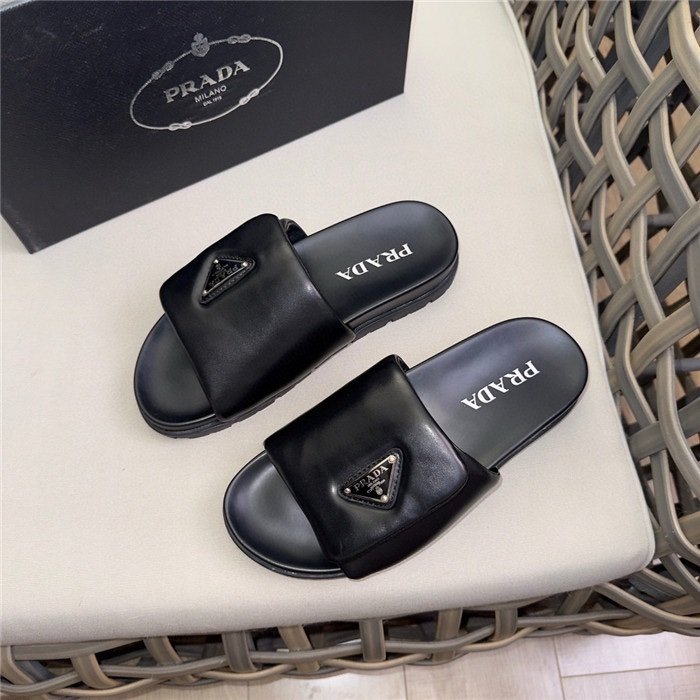 Prada Soft Padded Black Leather Slippers - Afbeelding 3