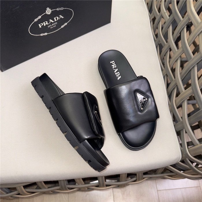 Prada Soft Padded Black Leather Slippers - Afbeelding 4