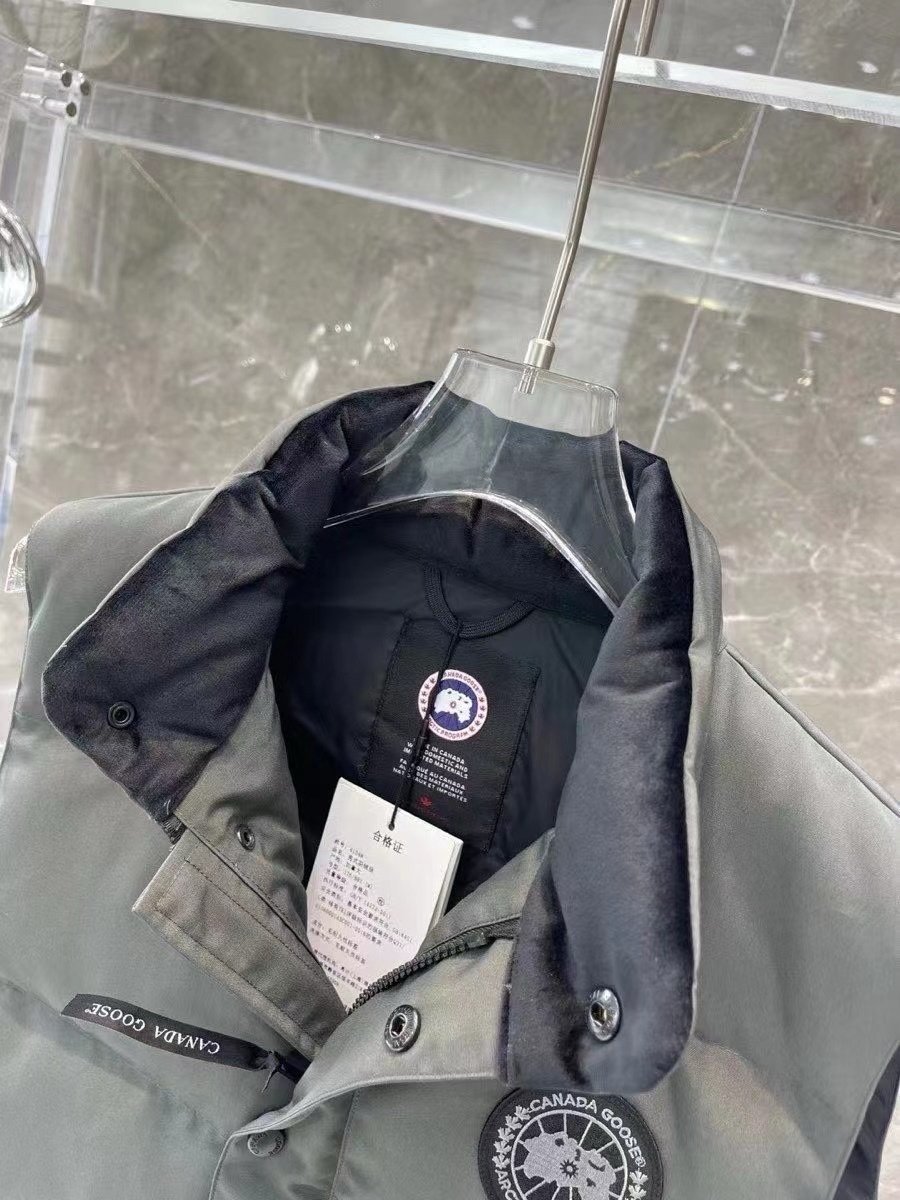Canada Goose Freestyle Down Bodywarmer In Grey Black Patch - Afbeelding 9