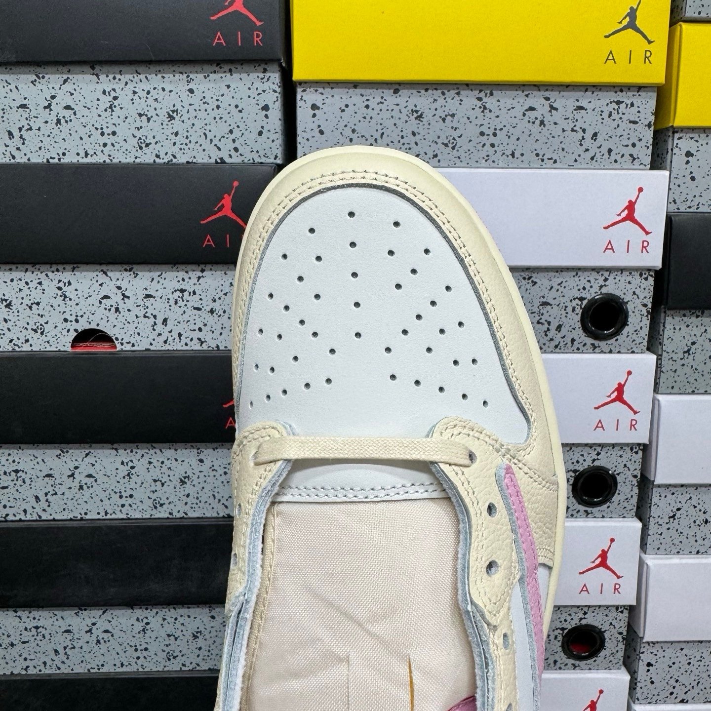 Jordan 1 Retro Low OG SP
Travis Scott Shy Pink - Afbeelding 4
