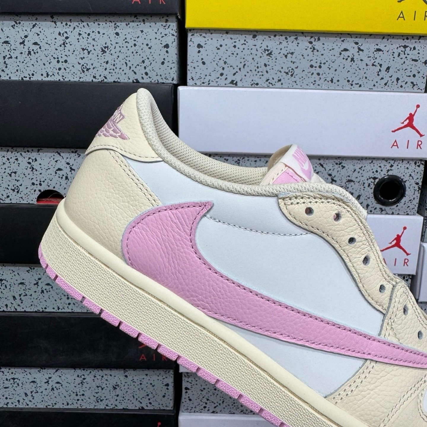 Jordan 1 Retro Low OG SP
Travis Scott Shy Pink - Afbeelding 6