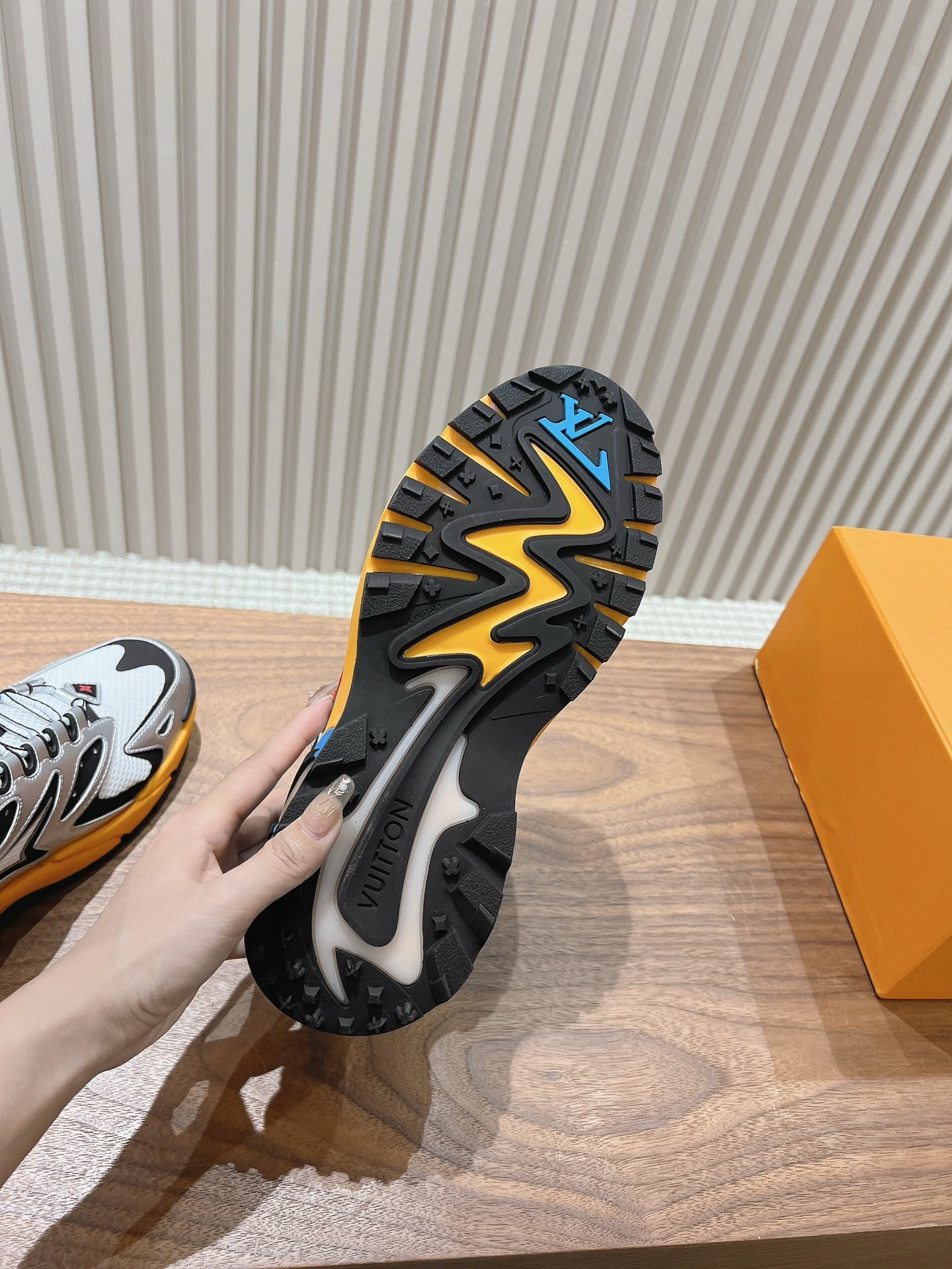 Louis Vuitton Runner Tatic Silver - Afbeelding 7