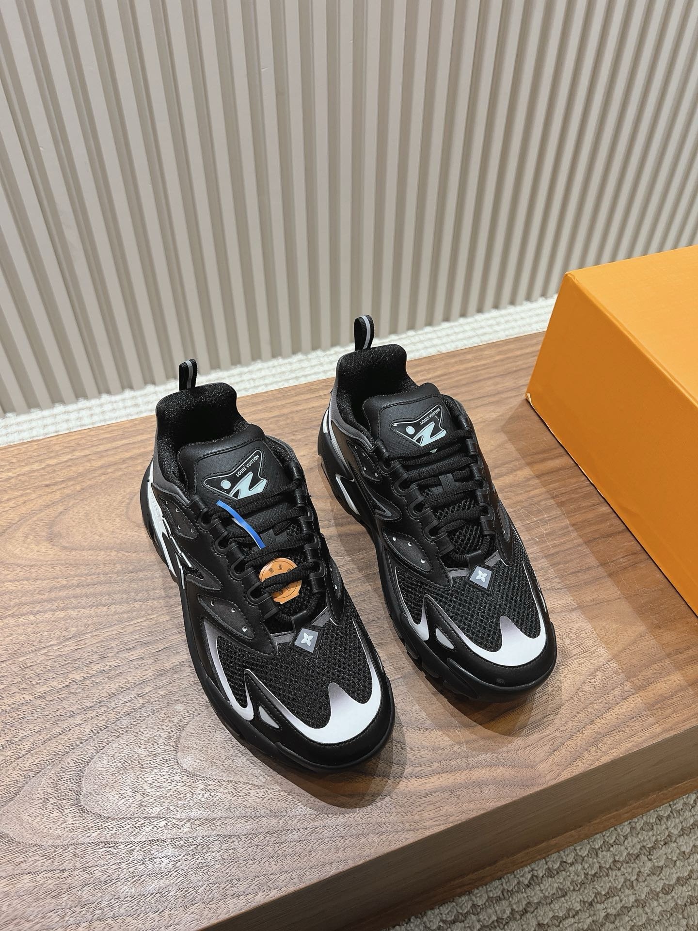Louis Vuitton Runner Tatic Black White - Afbeelding 4