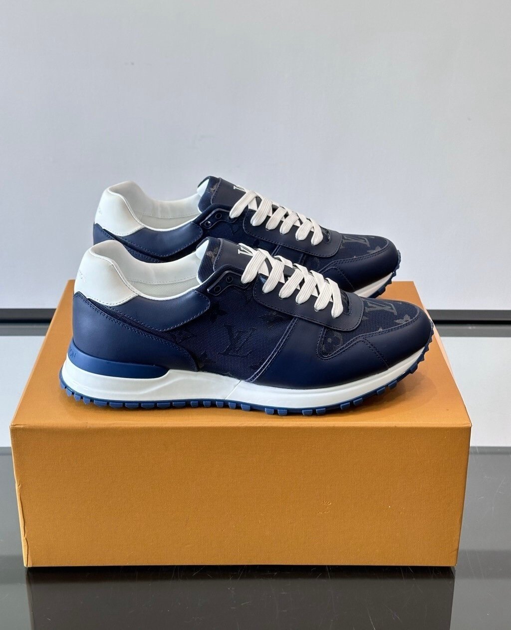Louis Vuitton Run Awat Sneaker Navy - Afbeelding 2