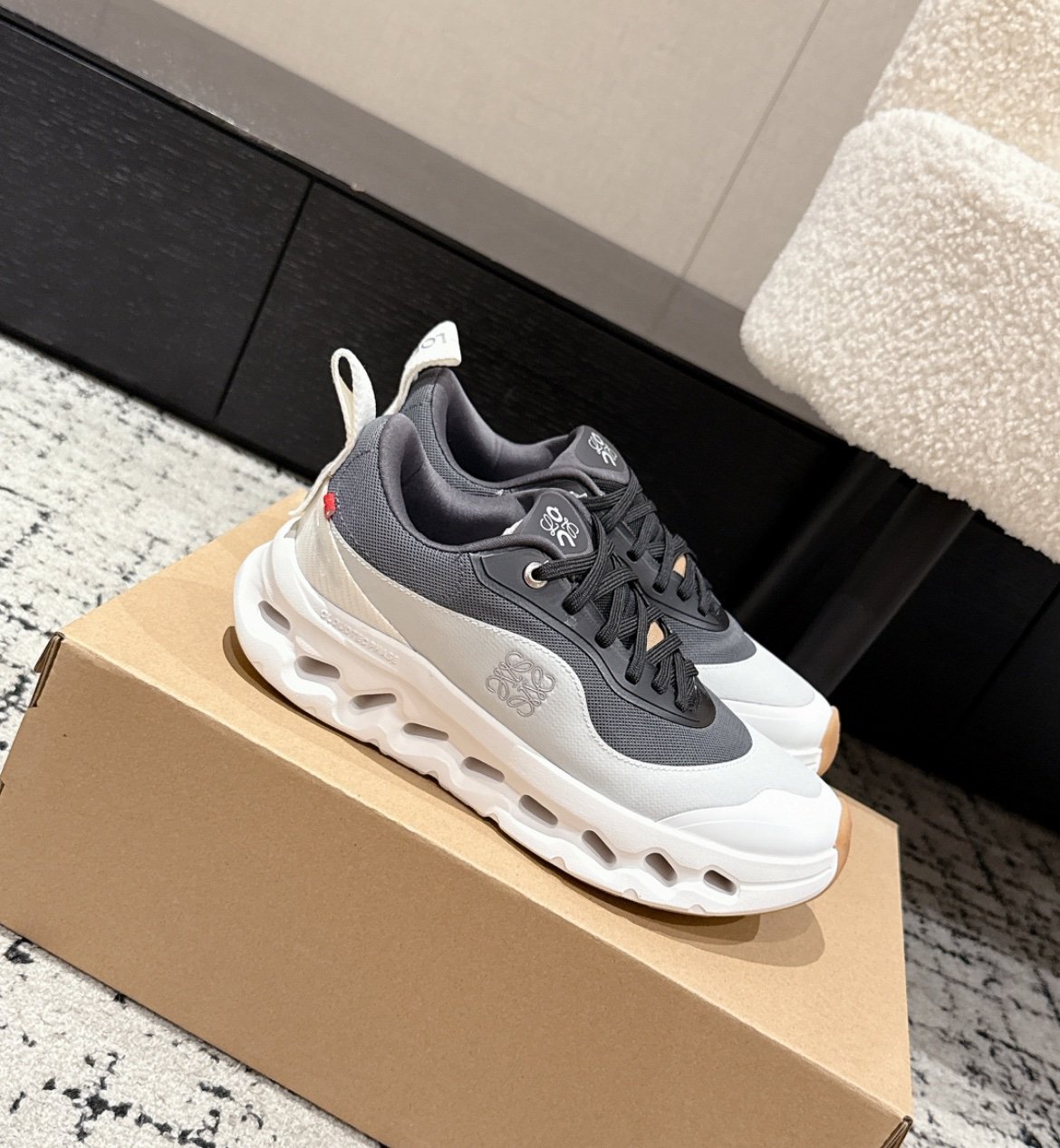 Loewe x On Running Cloudtilt Black Grey White - Afbeelding 2
